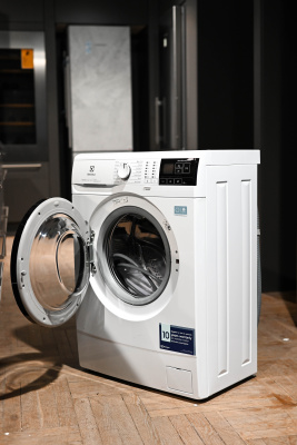 Стиральная машина Electrolux SensiCare 600 EWS6426BE