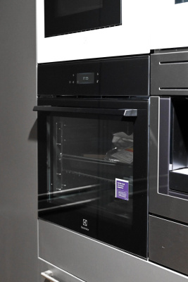 Электрический духовой шкаф Electrolux LOE8F38Z