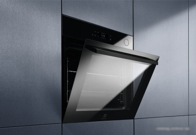 Электрический духовой шкаф Electrolux EOC8P39WZ